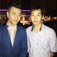 梁汉文合影